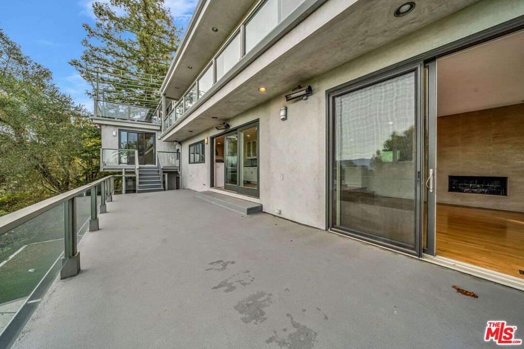 15263 Mulholland Drive Property Photo 12