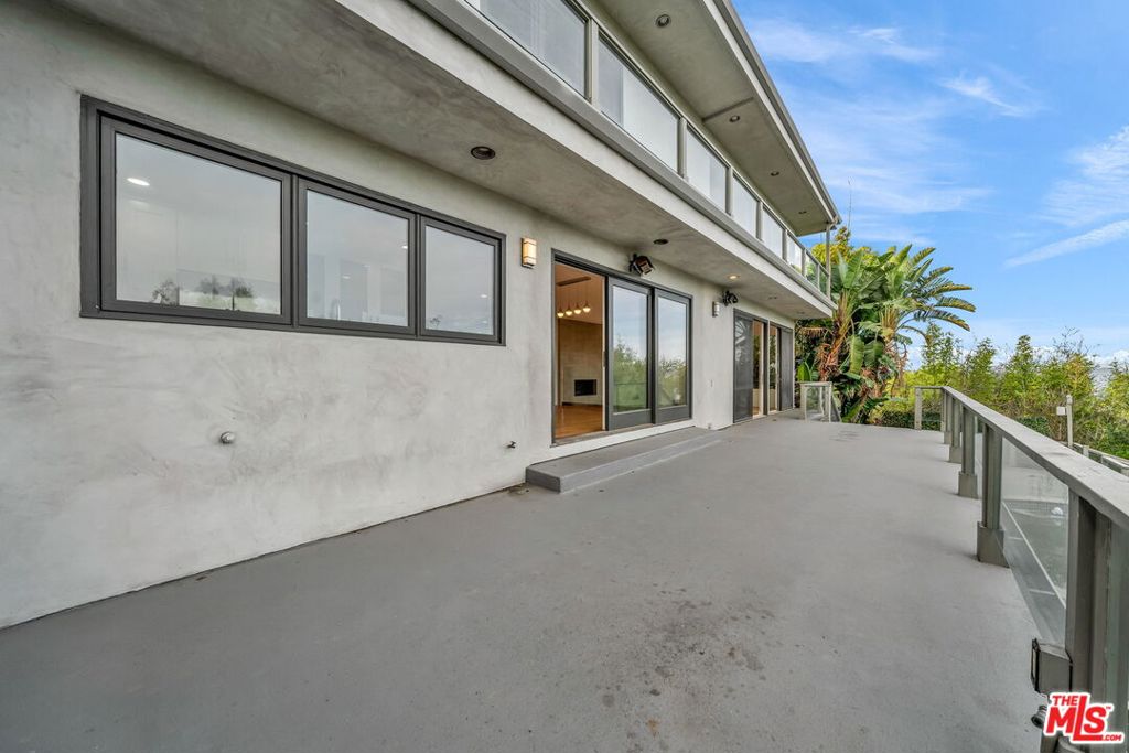 15263 Mulholland Drive Property Photo 13