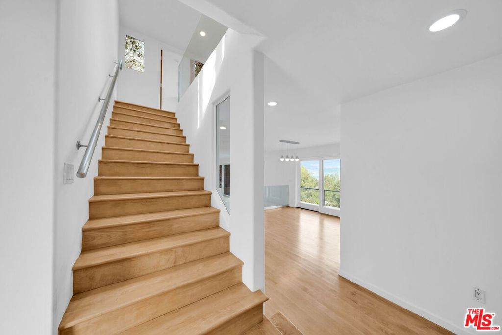 15263 Mulholland Drive Property Photo 15