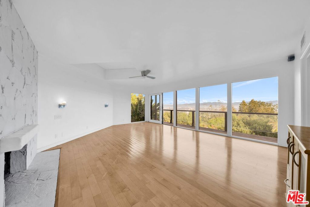 15263 Mulholland Drive Property Photo 16
