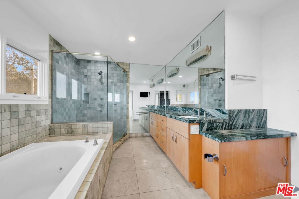 15263 Mulholland Drive Property Photo 18
