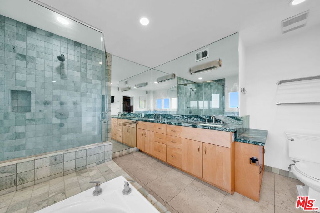 15263 Mulholland Drive Property Photo 20