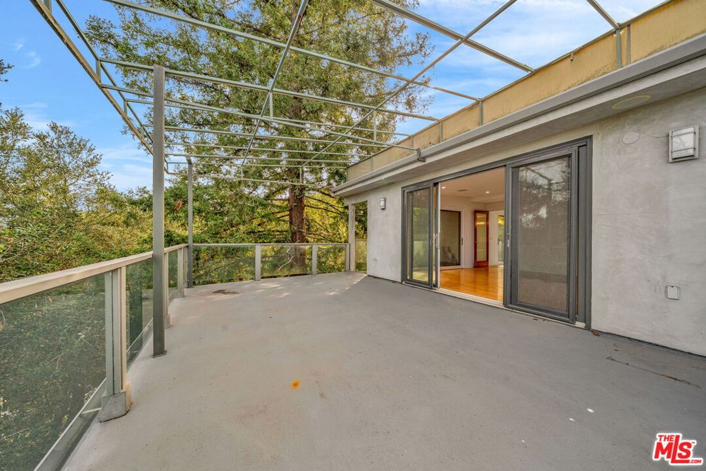 15263 Mulholland Drive Property Photo 28