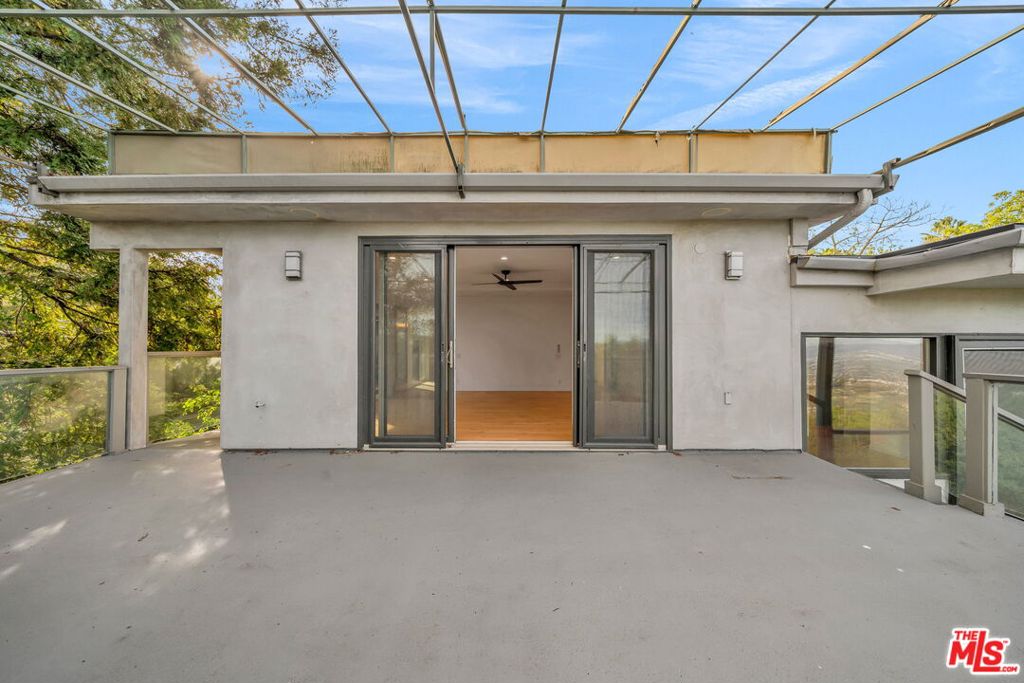 15263 Mulholland Drive Property Photo 29