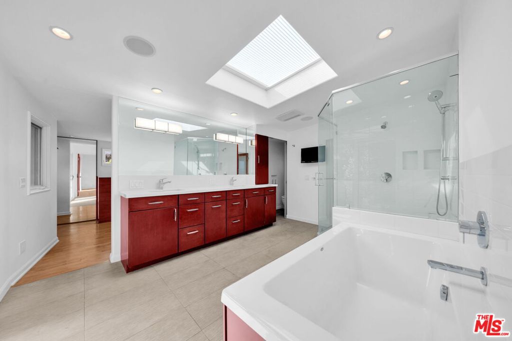 15263 Mulholland Drive Property Photo 31