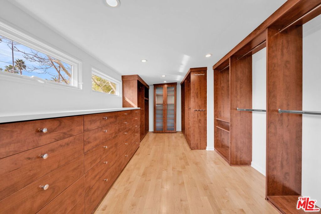 15263 Mulholland Drive Property Photo 33
