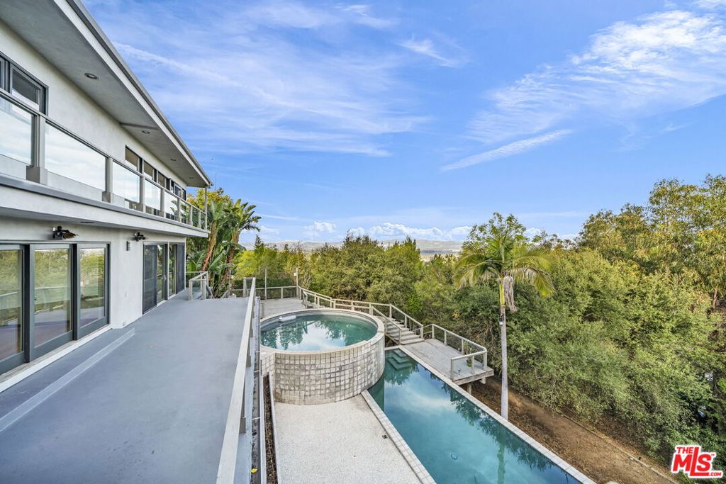 15263 Mulholland Drive Property Photo 48