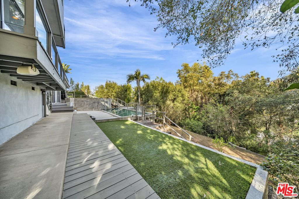 15263 Mulholland Drive Property Photo 49