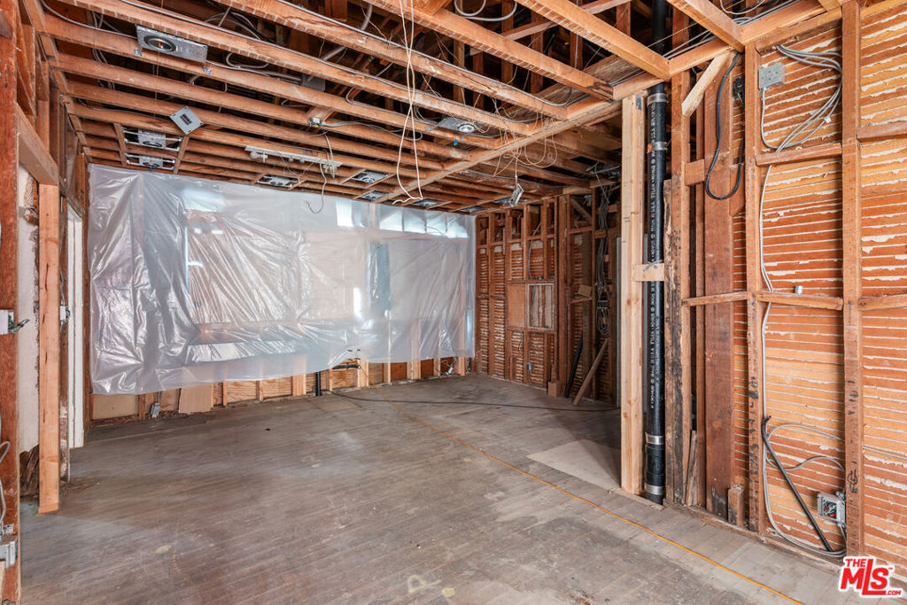 1003 Benedict Canyon Drive Property Photo 6