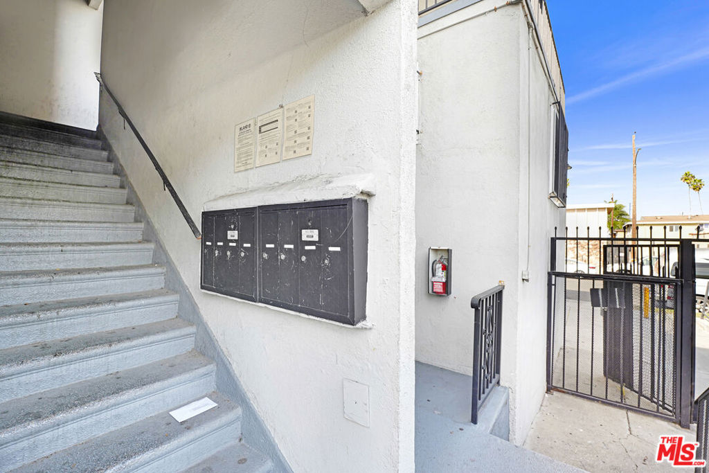 1320 W 97th Street Property Photo 3