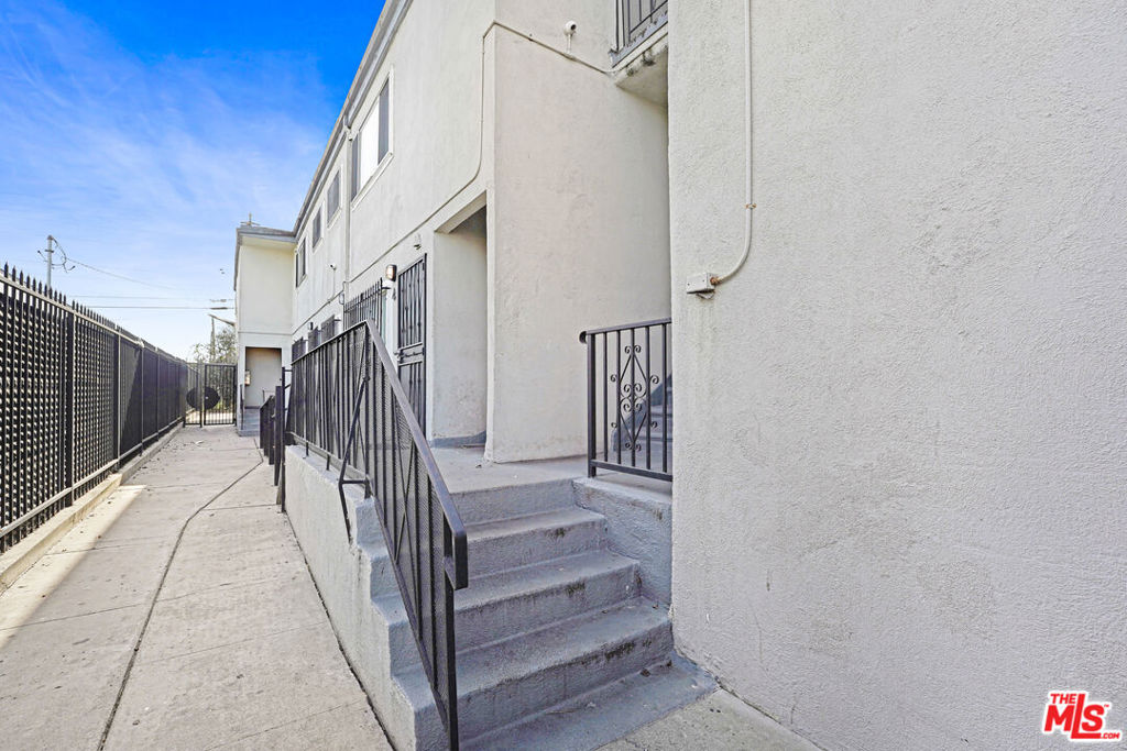 1320 W 97th Street Property Photo 4