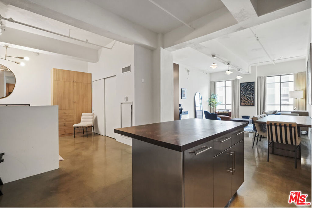 849 S Broadway 403 Property Photo 11