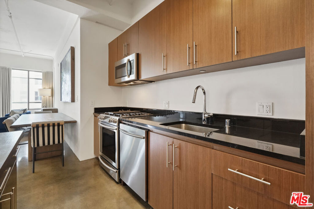 849 S Broadway 403 Property Photo 14