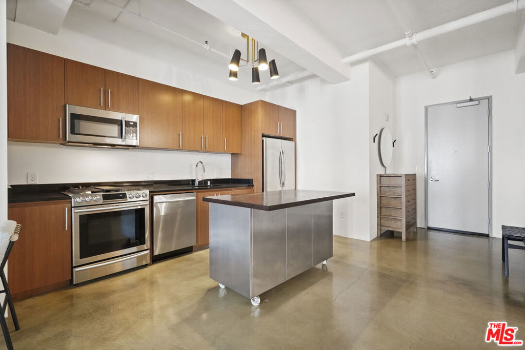 849 S Broadway 403 Property Photo 15
