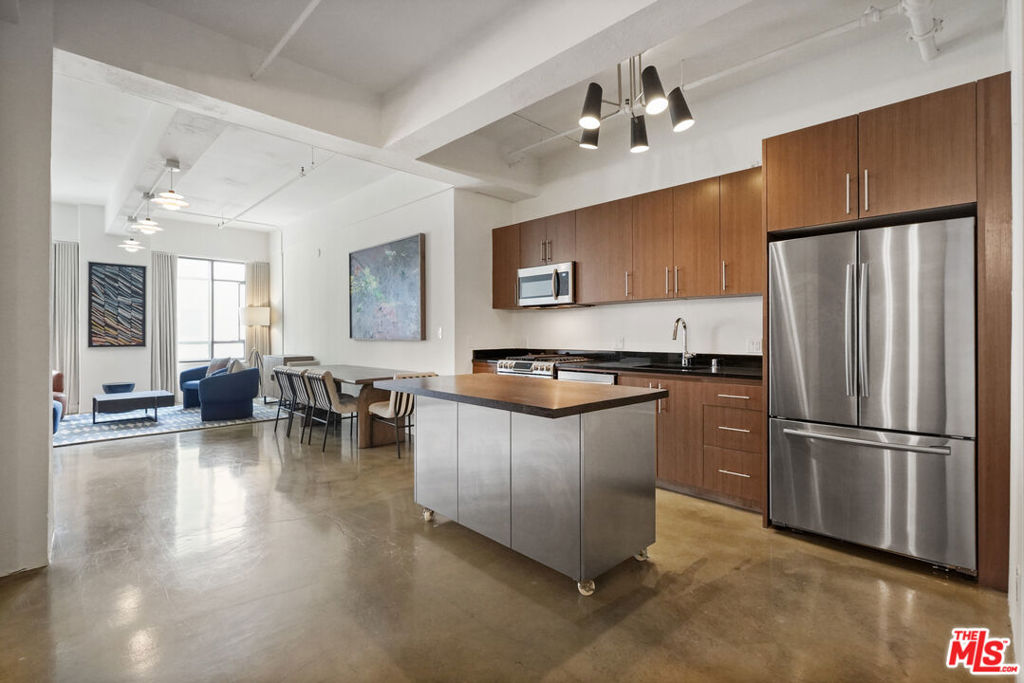 849 S Broadway 403 Property Photo 16