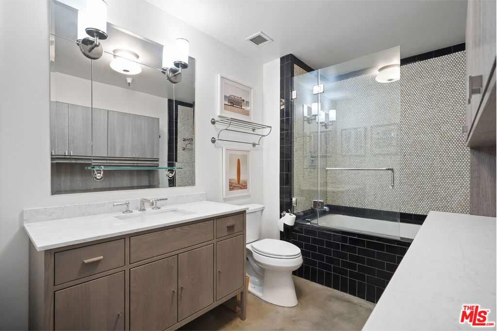 849 S Broadway 403 Property Photo 23