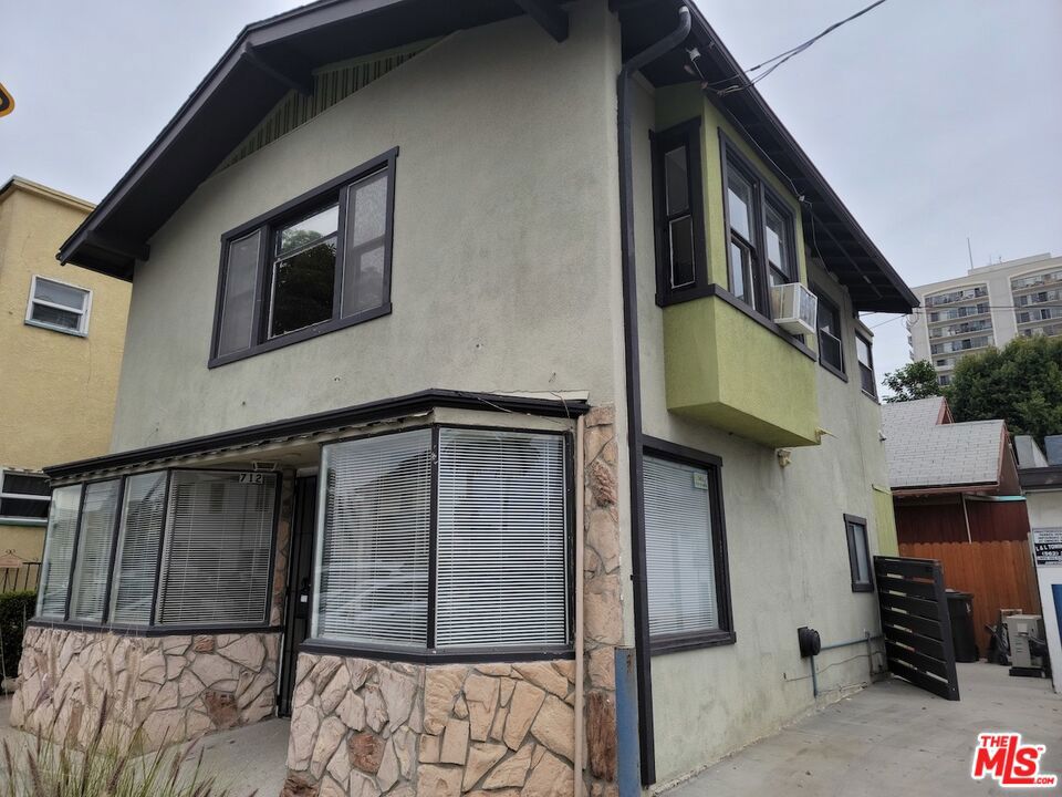 702 CEDAR Avenue Property Photo 1