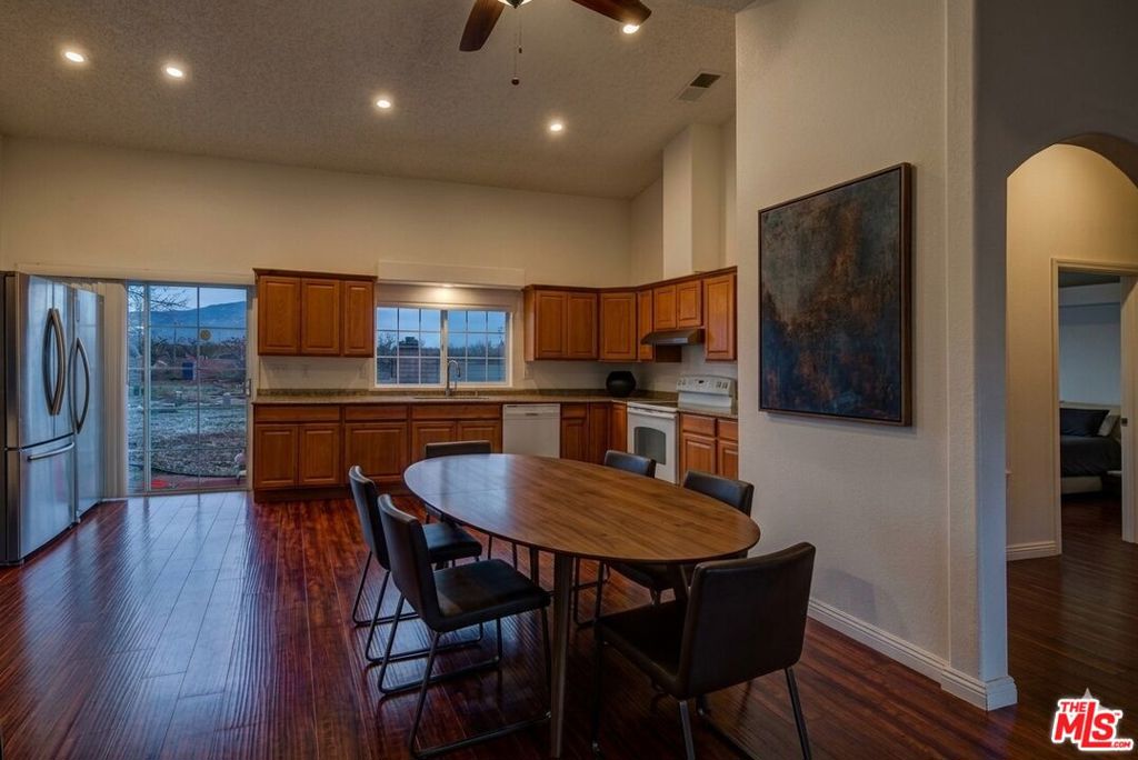 10424 Santa Fe Fire Road Property Photo 33