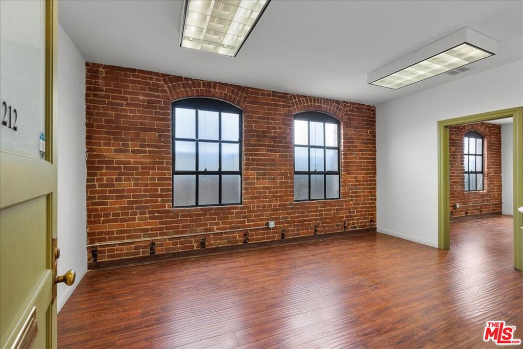 1008 S Pacific Avenue Property Photo 4