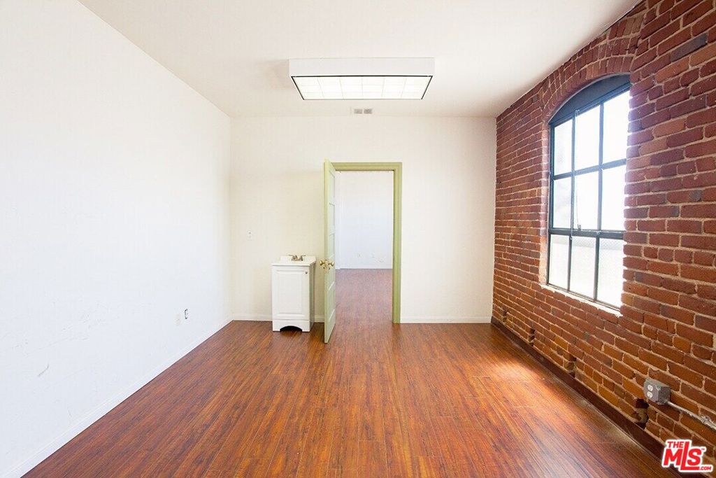 1008 S Pacific Avenue Property Photo 8