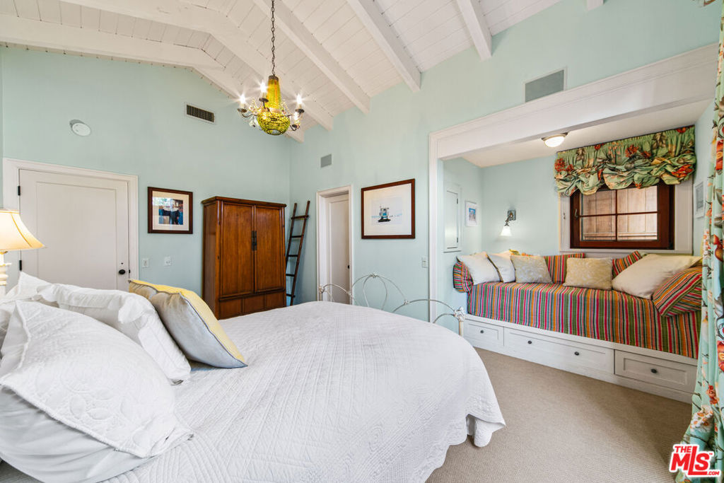 24542 Malibu Road Property Photo 7