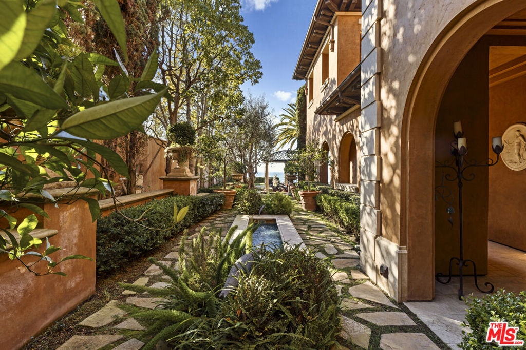 28 Deep Sea Property Photo 26