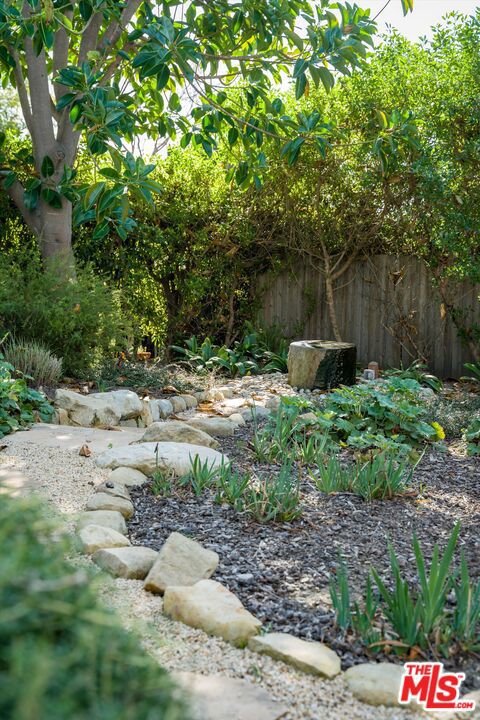 1322 E Cota Street Property Photo 35