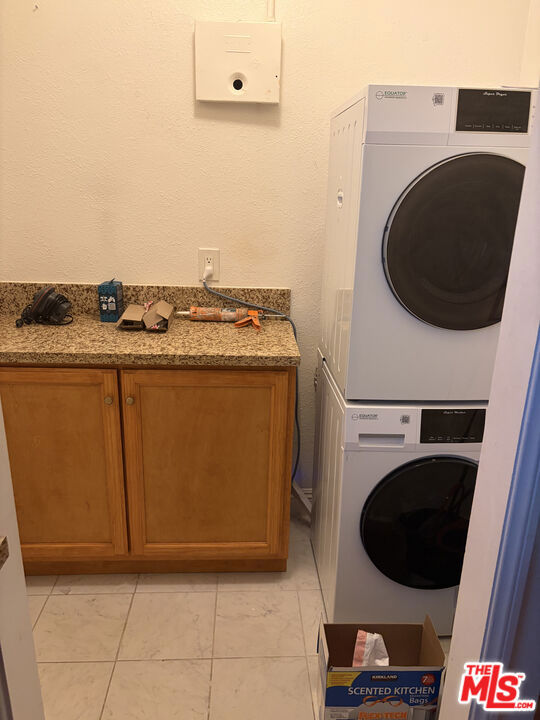 1956 W 73rd Street Property Photo 5