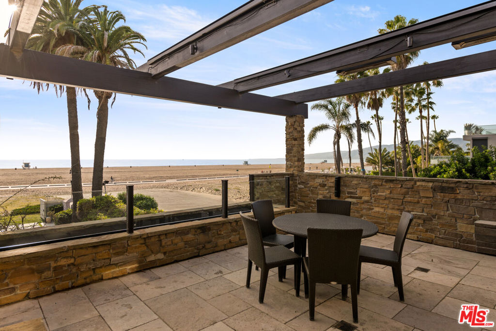 964 Palisades Beach Road Property Photo 35
