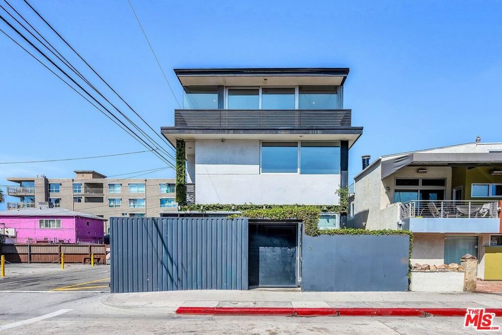 17 N Venice Boulevard Property Photo 2