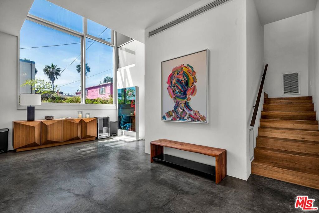 17 N Venice Boulevard Property Photo 7