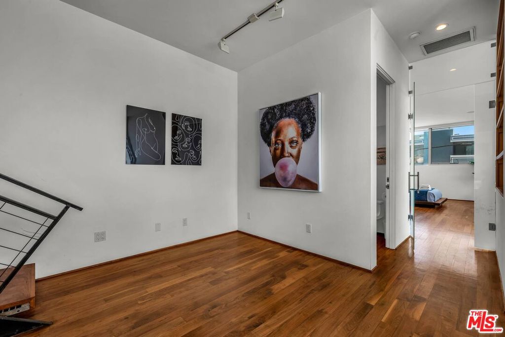 17 N Venice Boulevard Property Photo 14