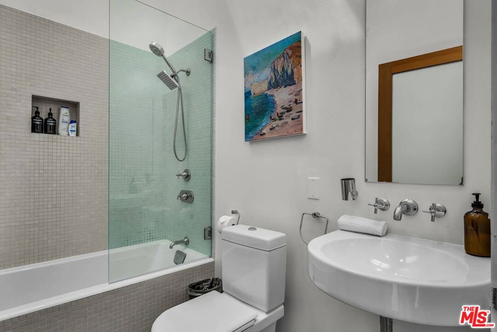 17 N Venice Boulevard Property Photo 20