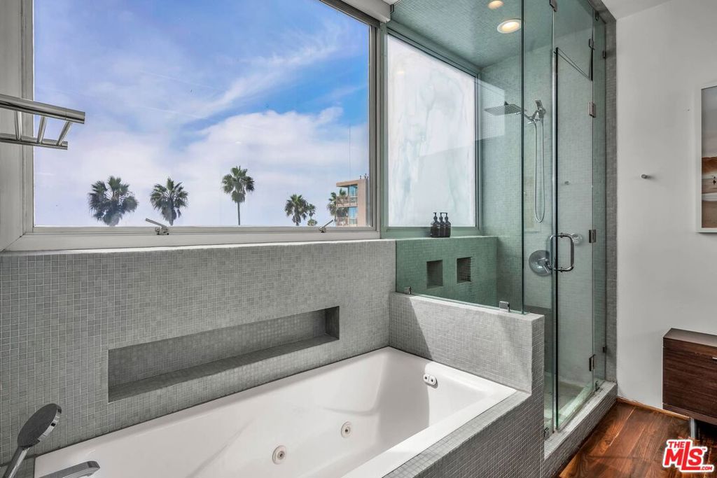 17 N Venice Boulevard Property Photo 27