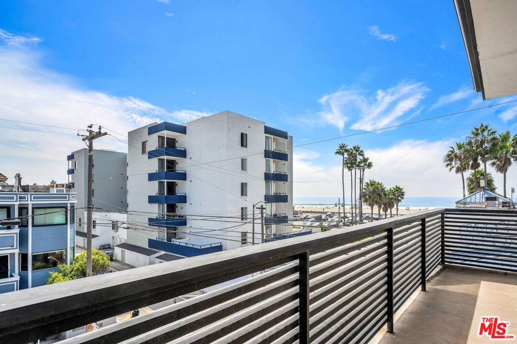 17 N Venice Boulevard Property Photo 28