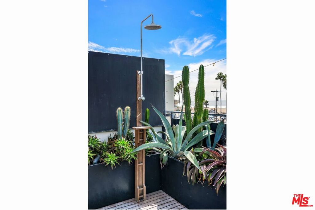 17 N Venice Boulevard Property Photo 35