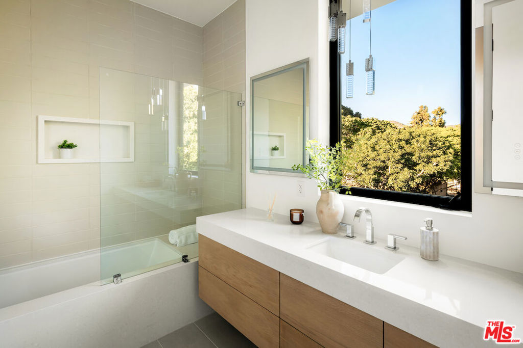 5931 Kanan Dume Road Property Photo 45