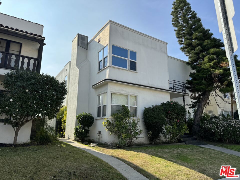 2722 W 43rd Place Property Photo 3