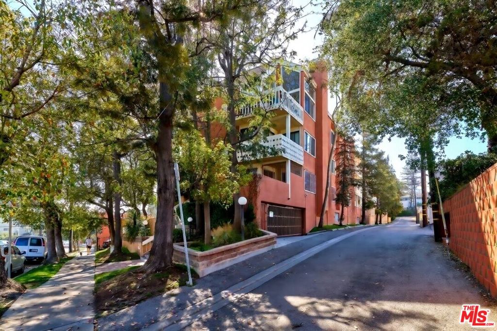 3315 Griffith Park Boulevard 101 Property Photo 1