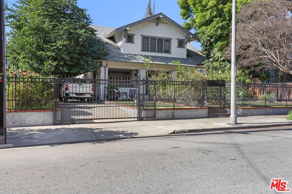 1807 N Van Ness Avenue Property Photo 3