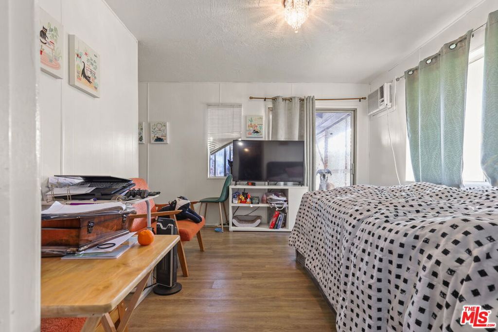 1807 N Van Ness Avenue Property Photo 11