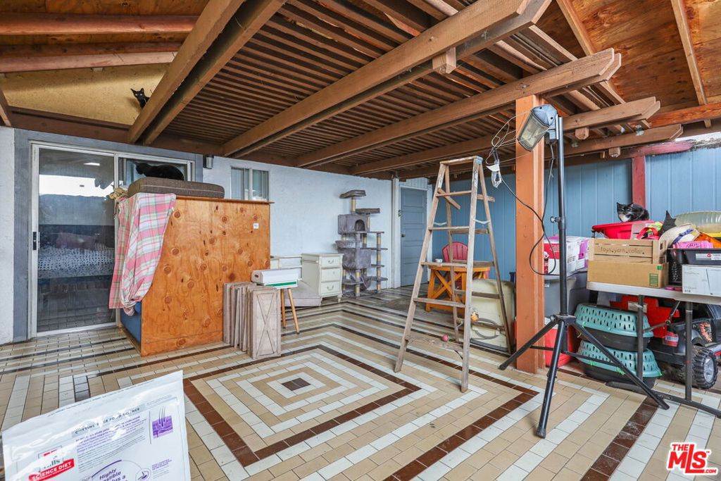 1807 N Van Ness Avenue Property Photo 15