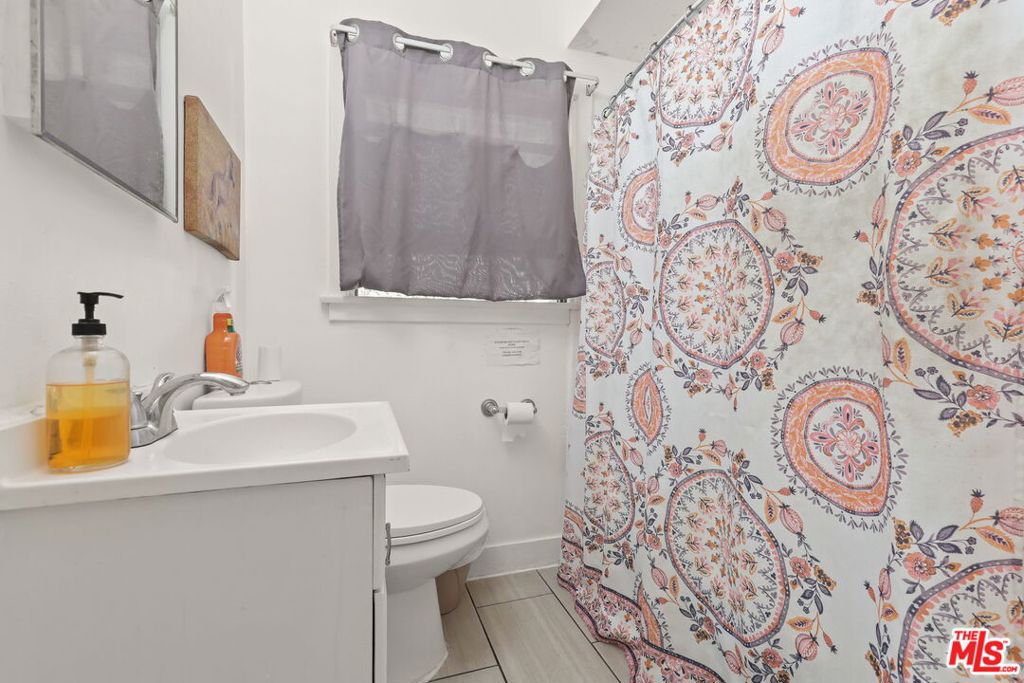 1807 N Van Ness Avenue Property Photo 23
