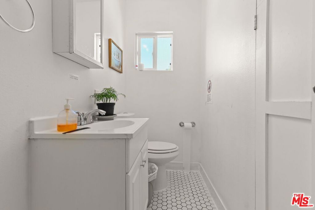 1807 N Van Ness Avenue Property Photo 28