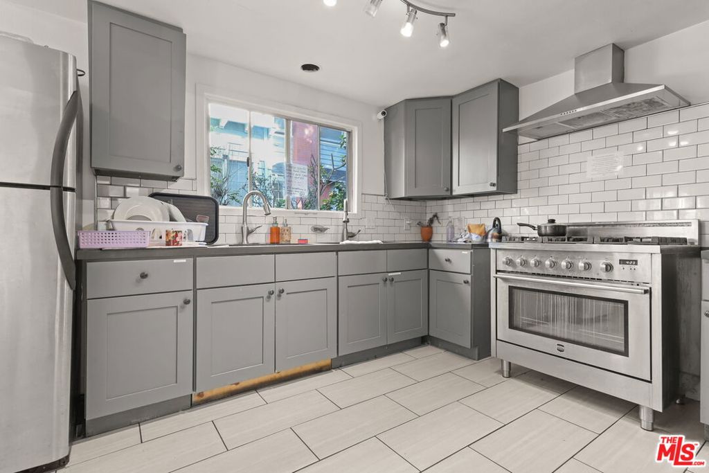 1807 N Van Ness Avenue Property Photo 31