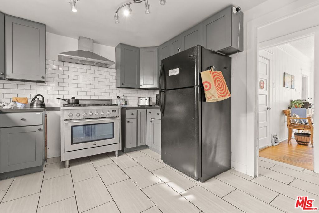 1807 N Van Ness Avenue Property Photo 32