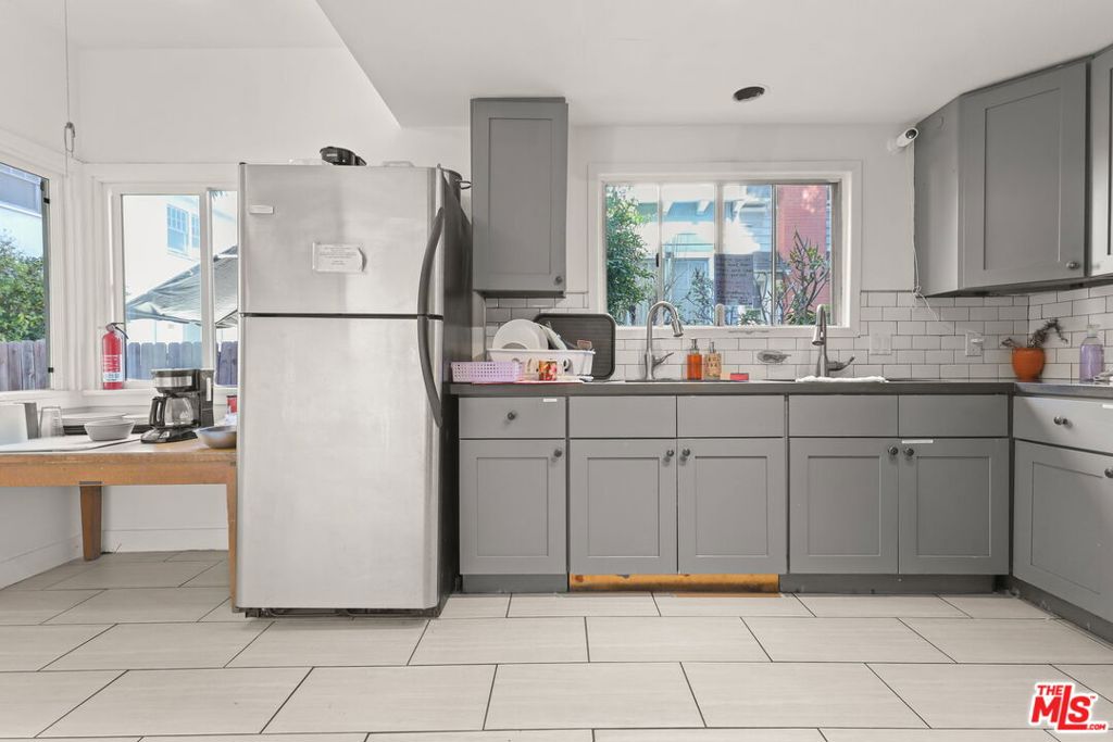 1807 N Van Ness Avenue Property Photo 33