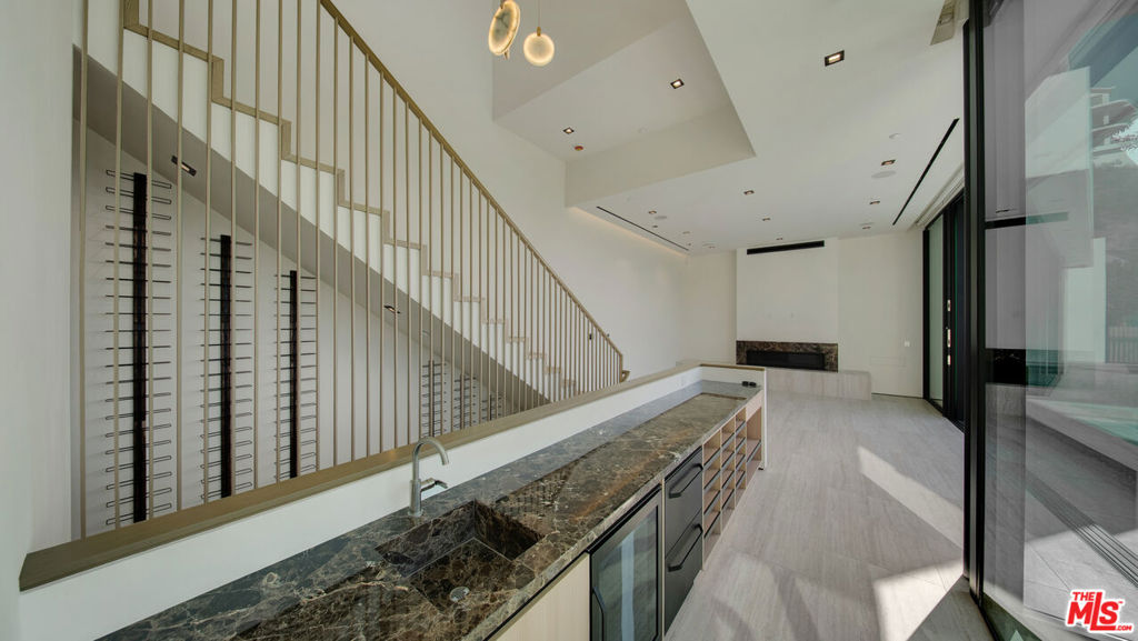 8765 Hollywood Property Photo 36