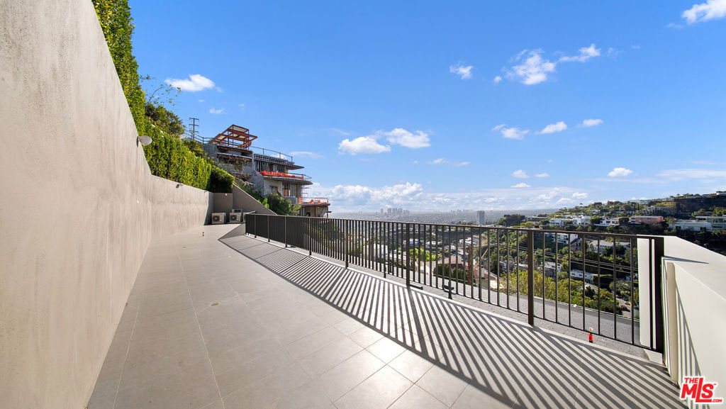 8765 Hollywood Property Photo 62