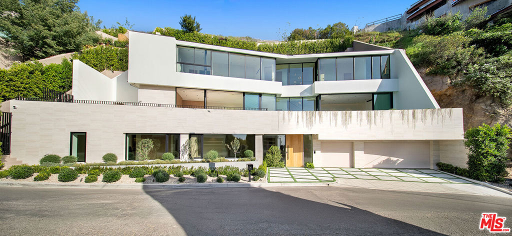8765 Hollywood Property Photo 65